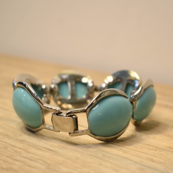 Vintage Faux Turquoise and Silver Plate Chunky Bracelet - Picture 4 of 6